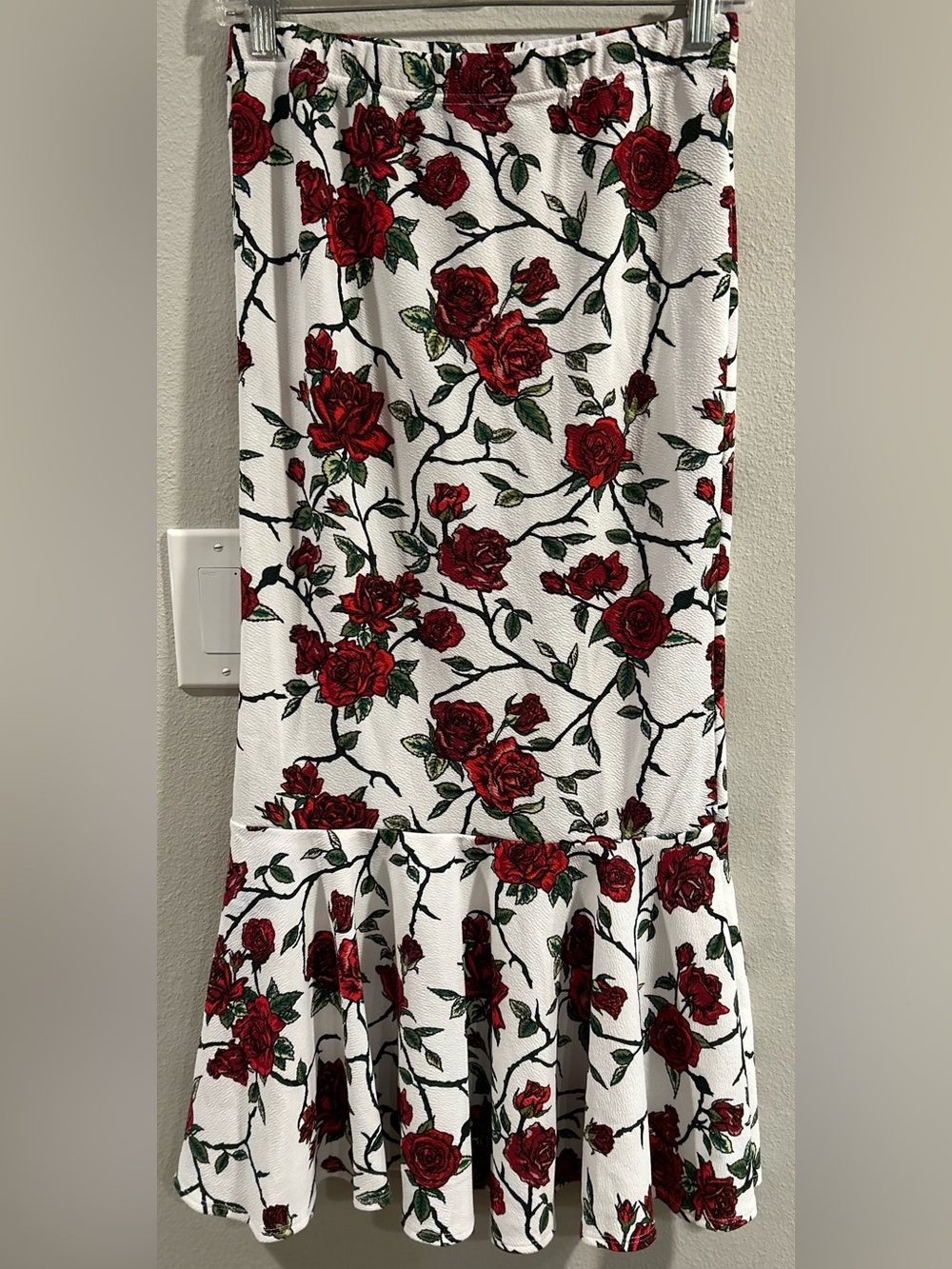 SHEIN Red Rose Floral Mermaid Hem Skirt Size Medium White Romantic Boho Trumpet - Picture 9 of 9
